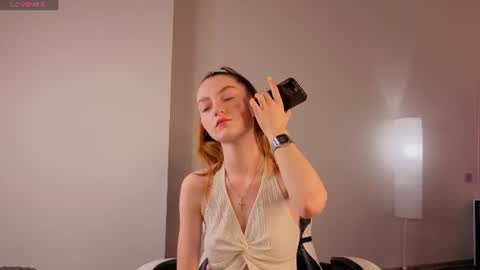 Snapshot of valenora1 chatting on 07/19/26, 11:25 Nora online show from 07/19/26, 11:25