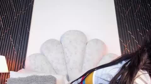 Snapshot of valenrosse_ chatting on 07/03/26, 11:27 Valen online show from 07/03/26, 11:27