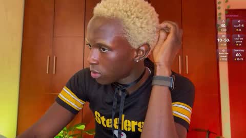 Snapshot of valent1nn chatting on 12/11/24, 12:02 Valentin independent Cam Boy online show from 12/11/24, 12:02