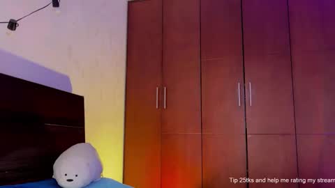 Snapshot of valent1nn chatting on 12/29/24, 11:18 Valentin independent Cam Boy online show from 12/29/24, 11:18