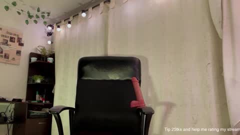 Snapshot of valent1nn chatting on 01/11/25, 04:38 Valentin independent Cam Boy online show from 01/11/25, 04:38