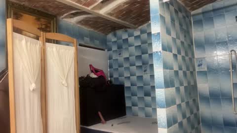 Snapshot of valent1nn chatting on 03/24/26, 02:00 Valentin independent Cam Boy online show from 03/24/26, 02:00