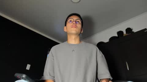 Snapshot of valenteaurum chatting on 11/10/25, 05:12 valentean online show from 11/10/25, 05:12