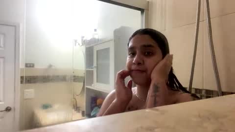valentina614033 online show from 01/05/25, 02:06
