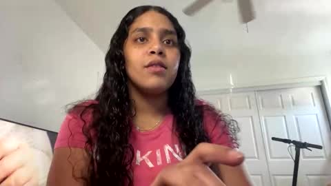 valentina614033 online show from 01/06/25, 08:50