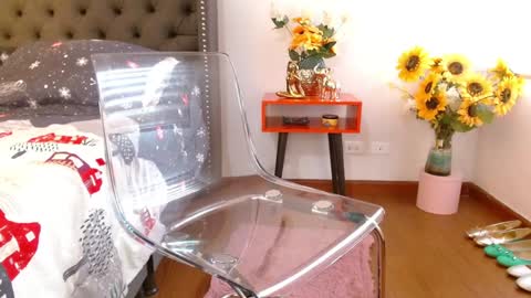 Valen Ferrer online show from 12/19/24, 10:00