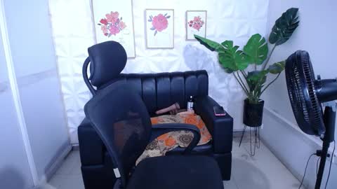 Valentina  online show from 12/02/25, 09:47