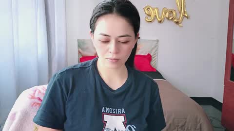 Snapshot of valentina_nappi96 chatting on 03/22/26, 06:11 VALE online show from 03/22/26, 06:11