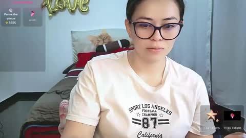Snapshot of valentina_nappi96 chatting on 04/21/26, 01:53 VALE online show from 04/21/26, 01:53