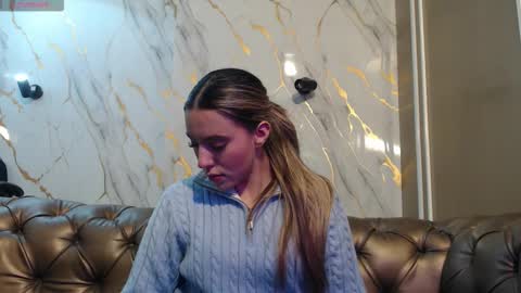 Snapshot of valentina_red18 chatting on 11/05/25, 03:12 Valentina online show from 11/05/25, 03:12