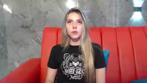 Snapshot of valentina_red18 chatting on 03/04/26, 09:54 Valentina online show from 03/04/26, 09:54