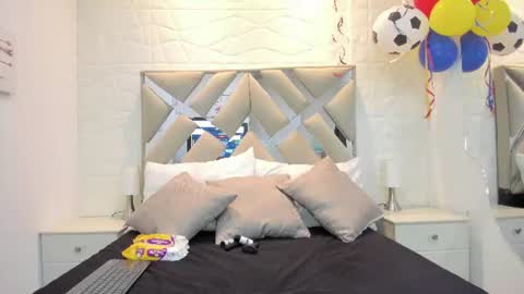 Snapshot of valentinasu_ chatting on 07/06/26, 11:51 VALENTINA online show from 07/06/26, 11:51