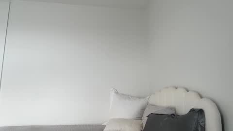 Snapshot of valentinaxo_ chatting on 09/12/25, 12:00 Valentina online show from 09/12/25, 12:00