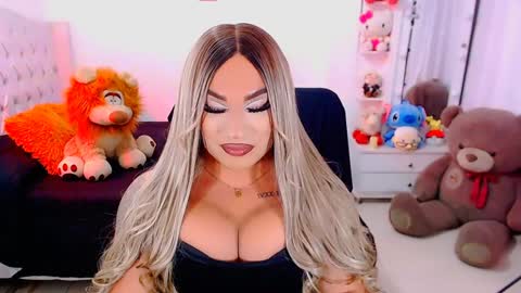 Snapshot of valentinaxqueen chatting on 12/27/24, 11:21 online show from 12/27/24, 11:21