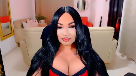 Snapshot of valentinaxqueen chatting on 01/23/25, 01:08 online show from 01/23/25, 01:08