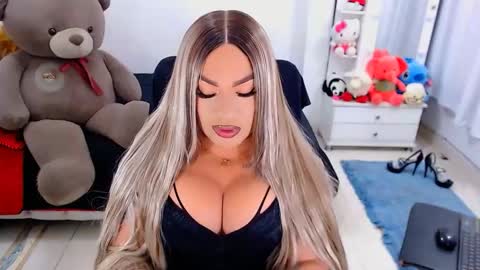 Snapshot of valentinaxqueen chatting on 09/28/25, 08:58 online show from 09/28/25, 08:58