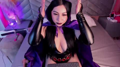 Mia  online show from 10/17/25, 10:34