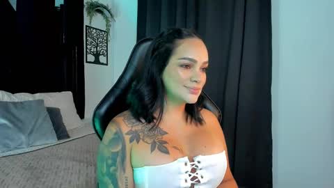 Snapshot of valentine_white chatting on 03/10/25, 05:11 online show from 03/10/25, 05:11