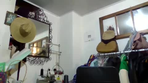 Snapshot of valentine_xo chatting on 03/09/25, 12:42 Val online show from 03/09/25, 12:42