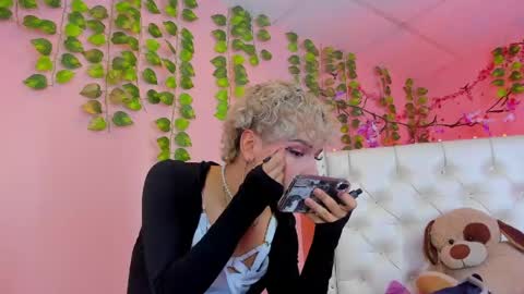 Snapshot of valentinee_xo chatting on 05/31/26, 04:31 valentinee_xo online show from 05/31/26, 04:31