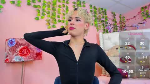 Snapshot of valentinee_xo chatting on 06/25/26, 04:34 valentinee_xo online show from 06/25/26, 04:34