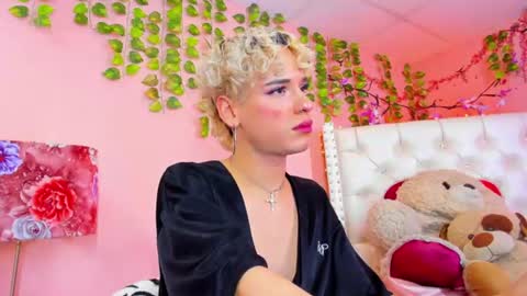 Snapshot of valentinee_xo chatting on 07/04/26, 12:11 valentinee_xo online show from 07/04/26, 12:11