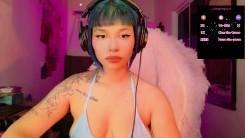 Snapshot of valentinna_5 chatting on 12/21/25, 07:04 Danielle Please help me to reach 300 thumbs up online show from 12/21/25, 07:04