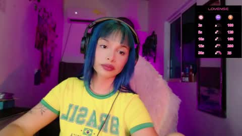 Snapshot of valentinna_5 chatting on 12/22/25, 03:03 Danielle Please help me to reach 300 thumbs up online show from 12/22/25, 03:03