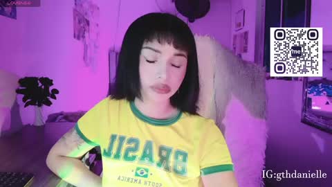 Snapshot of valentinna_5 chatting on 03/23/26, 10:03 Danielle Please help me to reach 300 thumbs up online show from 03/23/26, 10:03