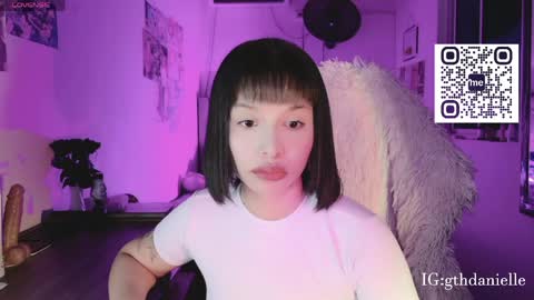 Snapshot of valentinna_5 chatting on 04/02/26, 02:31 Danielle Please help me to reach 300 thumbs up online show from 04/02/26, 02:31