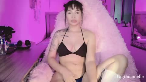 Snapshot of valentinna_5 chatting on 04/24/26, 04:53 Danielle Please help me to reach 300 thumbs up online show from 04/24/26, 04:53