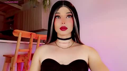 Snapshot of valentinne_marian chatting on 02/26/25, 08:48 Marian online show from 02/26/25, 08:48