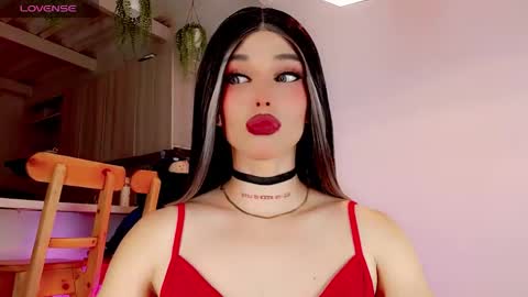 Snapshot of valentinne_marian chatting on 02/28/25, 06:21 Marian online show from 02/28/25, 06:21