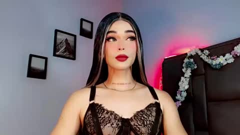 Snapshot of valentinne_marian chatting on 09/13/25, 08:03 Marian online show from 09/13/25, 08:03