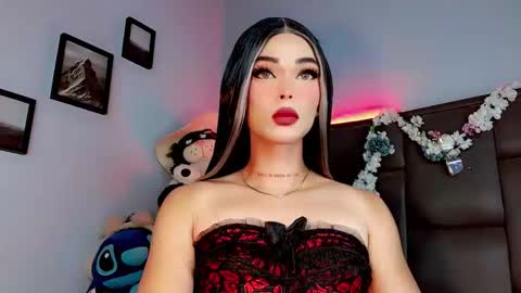 Snapshot of valentinne_marian chatting on 09/17/25, 08:05 Marian online show from 09/17/25, 08:05