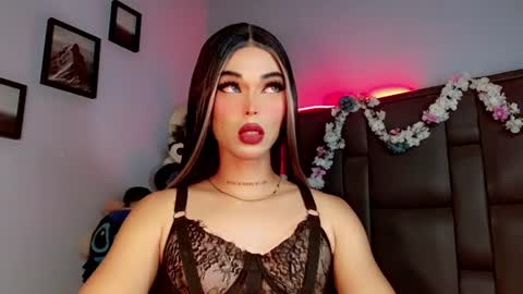 Snapshot of valentinne_marian chatting on 09/30/25, 08:19 Marian online show from 09/30/25, 08:19