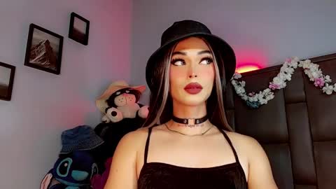 Snapshot of valentinne_marian chatting on 10/02/25, 11:17 Marian online show from 10/02/25, 11:17