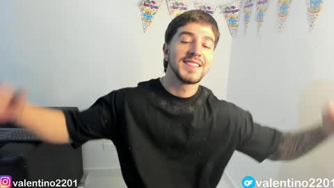 valentino online show from 12/04/24, 04:32