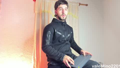 valentino online show from 12/21/24, 12:53