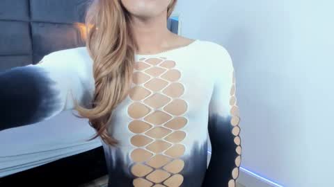 valentino moon online show from 11/01/25, 02:46