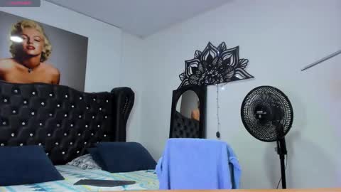 Snapshot of valentinoo_10 chatting on 12/15/25, 06:45 Manuel online show from 12/15/25, 06:45