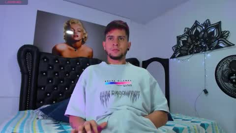 Snapshot of valentinoo_10 chatting on 12/22/25, 06:27 Manuel online show from 12/22/25, 06:27