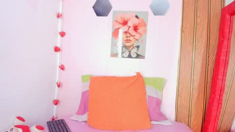 Snapshot of valenttina_narvaez chatting on 06/21/26, 01:24 vale online show from 06/21/26, 01:24