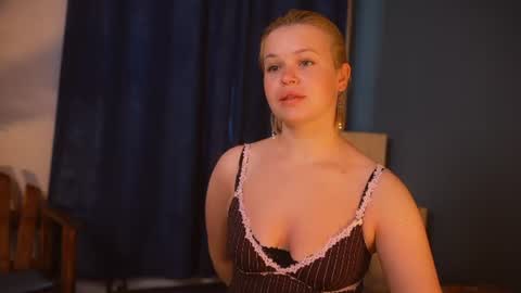 Snapshot of valeri______ chatting on 06/24/26, 07:29 valeri______ online show from 06/24/26, 07:29