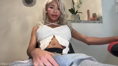 Snapshot of valeri_bigcock chatting on 01/14/26, 08:20 valeri_bigcock online show from 01/14/26, 08:20