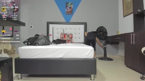 Snapshot of valeri_hurtado chatting on 02/25/25, 08:58 Valeria online show from 02/25/25, 08:58