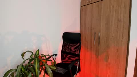 Snapshot of valeria_lewiis chatting on 12/25/24, 06:31 Valeria lewiis joness online show from 12/25/24, 06:31