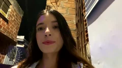Snapshot of valeria_mendozza chatting on 01/01/25, 04:29   online show from 01/01/25, 04:29