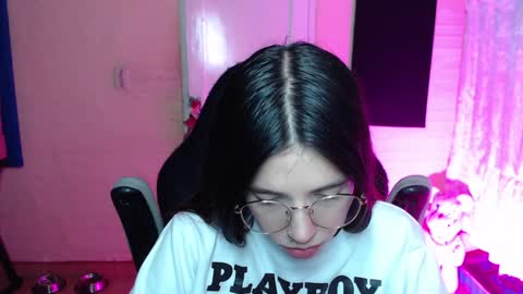 Snapshot of valeria_mendozza chatting on 01/12/25, 04:31   online show from 01/12/25, 04:31