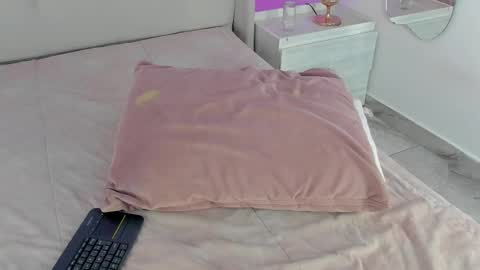 Snapshot of valeriah_ chatting on 12/18/25, 12:00 Valeria online show from 12/18/25, 12:00
